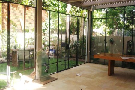 סגירת פרגולה עם פרופיל בלגי